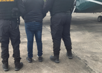 Exdiplomático enfrenta proceso por presunto tráfico de sustancias