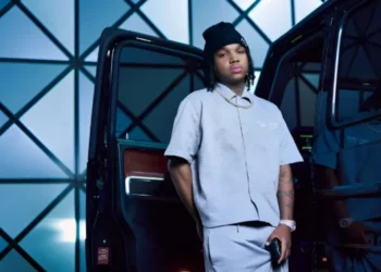 Lomiiel comparte alimentos con familias de bajos recursos