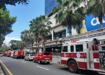 Alarmante situación provoca evacuación de plaza Downtown Center